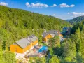 Idealne miejsce, gdzie na majówkę z dziećmi: hotel w otoczeniu lasu, z basenem i mnóstwem zieleni.