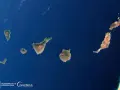 Widok z kosmosu na Wyspy Kanaryjskie. Widać ich nazwy: Teneryfa, Gran Canaria, Fuerteventura, Lanzarote i inne.
