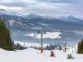 Piękne widoki na Tatry, idealne miejsce, gdzie na narty w Polsce. Śnieg i wyciągi czekają!