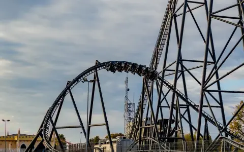 Ile atrakcji ma Energylandia? Zaskakujące liczby i różnorodność!
