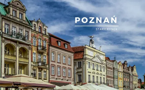 Kolorowe kamienice na Starym Rynku w Poznaniu, z widocznym napisem "POZNAŃ STARY RYNEK".