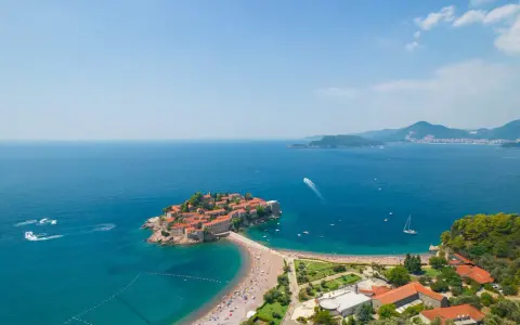 Gdzie nocleg w drodze do Czarnogóry? Tanie opcje i sprawdzone miejsca