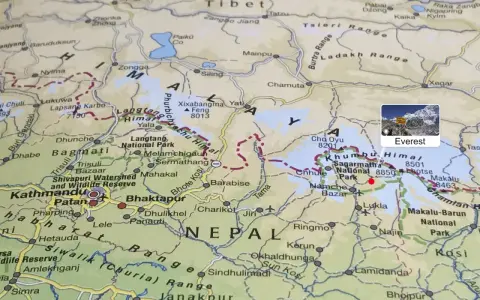Na mapie zaznaczono, gdzie jest Mount Everest, w regionie Khumbu Himal w Nepalu.