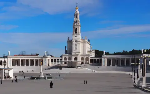 Fatima w jakim kraju? Odkryj, dlaczego warto ją odwiedzić w Portugalii
