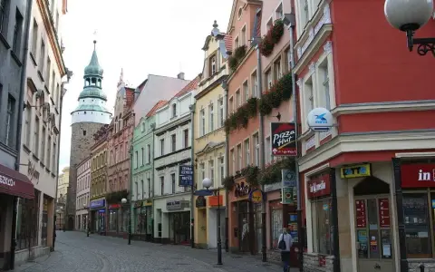Jelenia Góra ile mieszkańców? Zaskakujące zmiany w demografii miasta