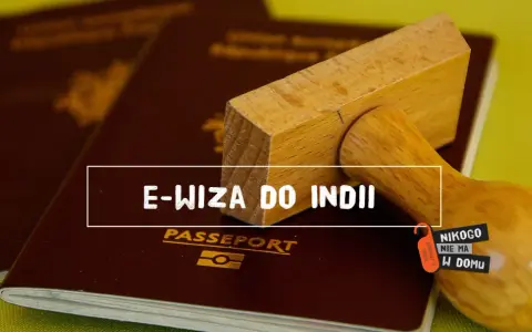 Pasporty i stempel z napisem "E-wiza do Indii". Planujesz podróż?