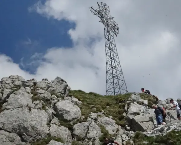 Kiedy postawiono krzyż na Giewoncie? Historia, która zaskakuje