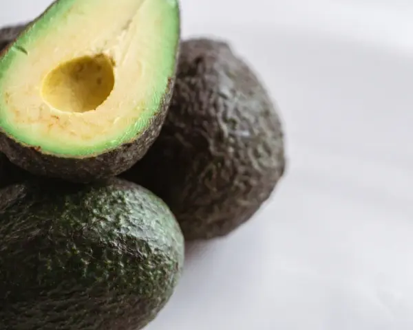 W jakim kraju rośnie awokado? Odkryj najlepsze miejsca uprawy