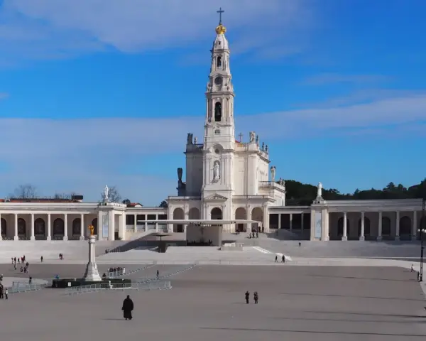 Fatima w jakim kraju? Odkryj, dlaczego warto ją odwiedzić w Portugalii