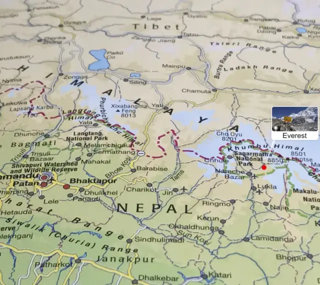 Na mapie zaznaczono, gdzie jest Mount Everest, w regionie Khumbu Himal w Nepalu.