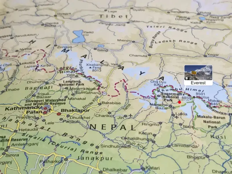 Na mapie zaznaczono, gdzie jest Mount Everest, w regionie Khumbu Himal w Nepalu.